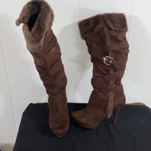 These are heel boots size medium